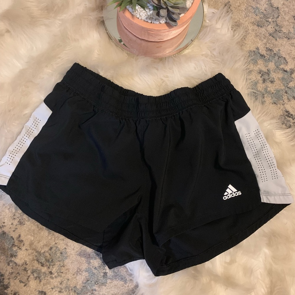 Adidas athletic shorts size: M